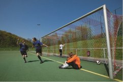 Fotbalová branková síť PP 3,5 mm, plástvová oka, 2 barevná, hloubka 2,0 x 2,0 m, rozměr branky 7,32 × 2,44 m