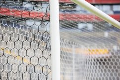 Fotbalová branková síť PP 3,5 mm FANI, diváci x TV kamery, bílá/černá, rozměr branky 7,32 × 2,44 m