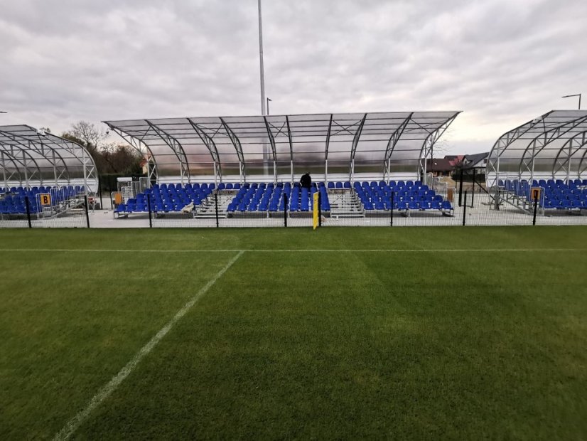 Kryté tribuny